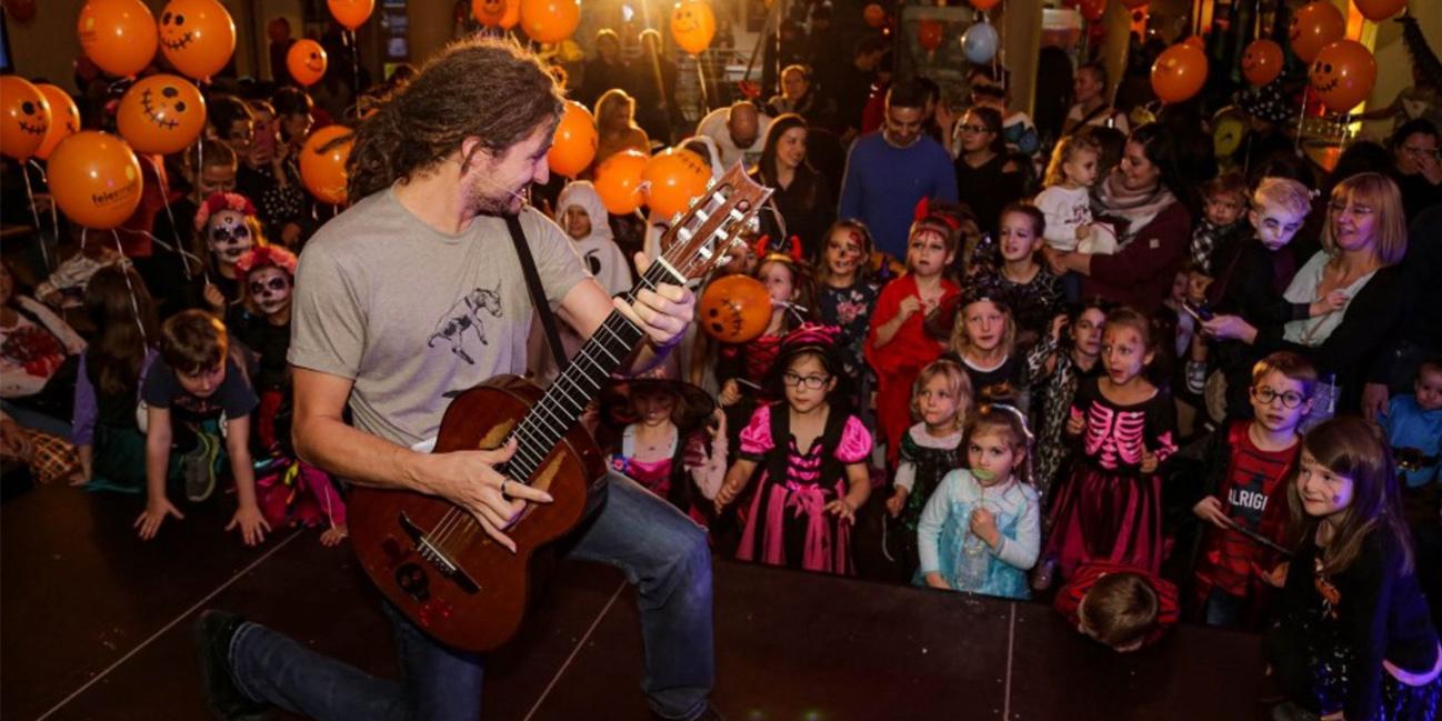 El mago Masin bei der Halloweenparty im Cinecitta